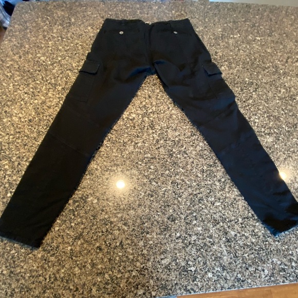 JBrand Woman’s Cropped Black Cargo Pants with Zipped Ankles Size 28 - Picture 2 of 8